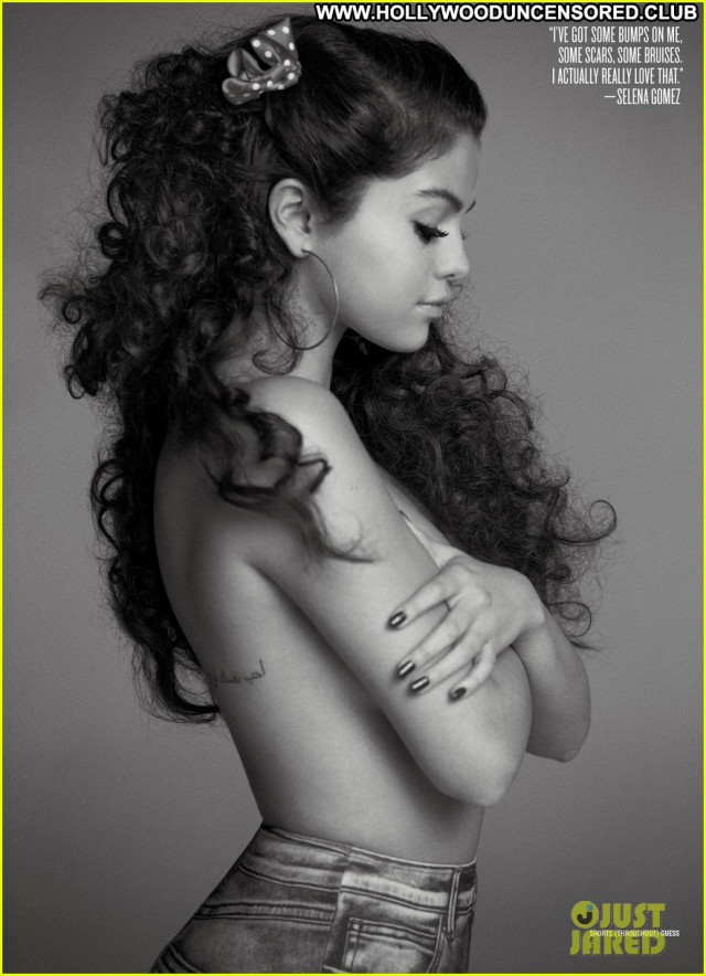 Selena Gomez Babe Actress Posing Hot Beautiful American Topless