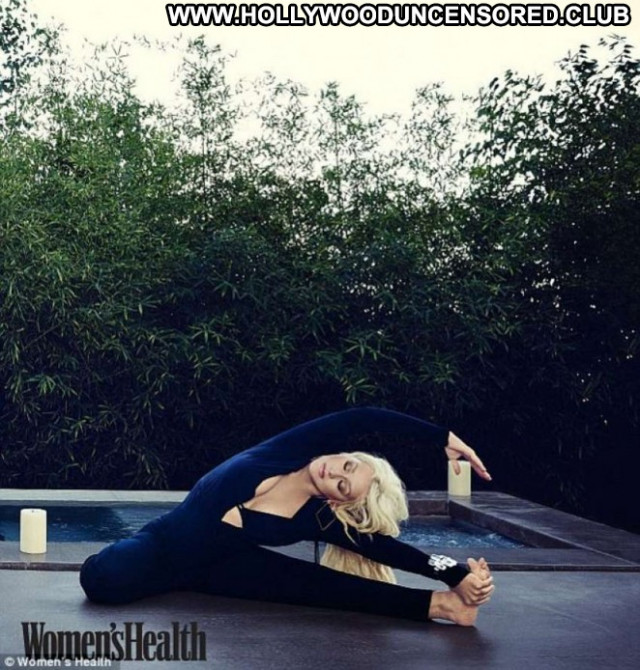 Christina Aguilera Paparazzi Beautiful Celebrity Magazine Posing Hot