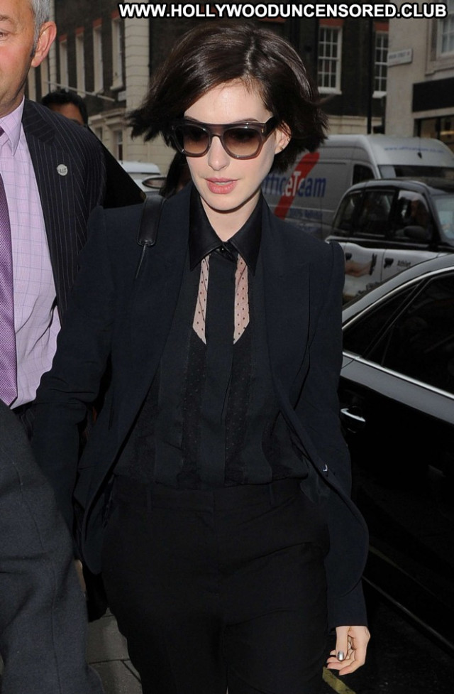 Anne Hathaway Posing Hot Babe Hot Hotel Celebrity Beautiful London