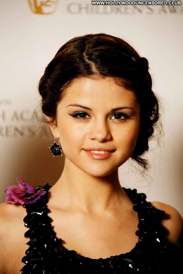 Selena Gomez Beautiful Awards Celebrity British London Posing Hot