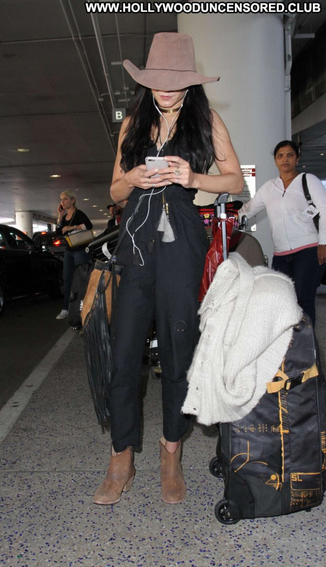 Vanessa Hudgens Lax Airport Lax Airport Posing Hot Babe Paparazzi