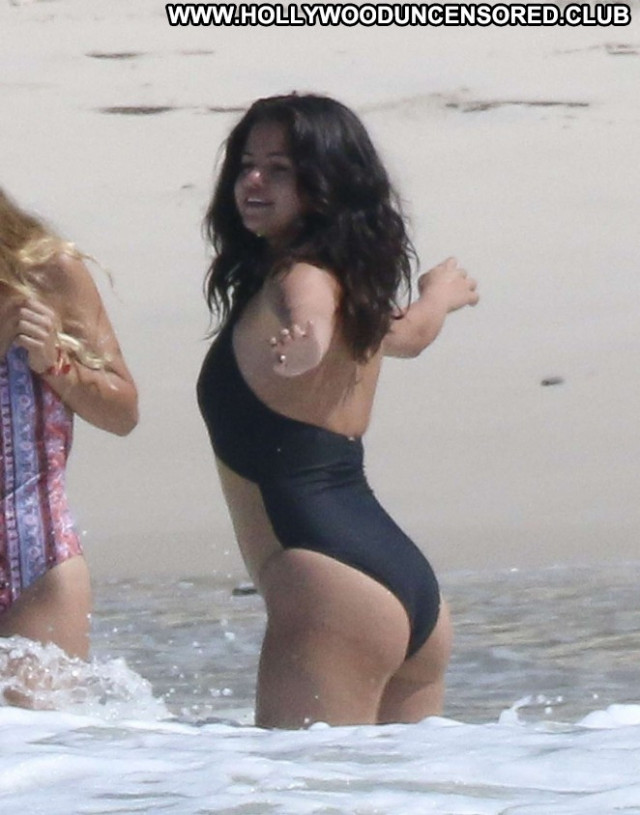Selena Gomez Mexico Celebrity Beach Posing Hot Babe Beautiful