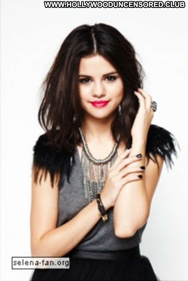 Selena Gomez Celebrity Posing Hot Magazine Beautiful Babe Paparazzi