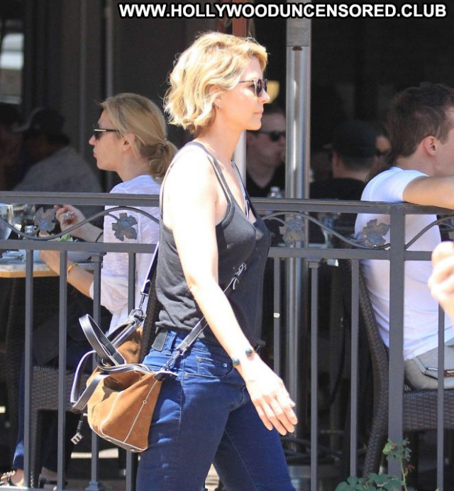 Jenna Elfman Los Angeles Paparazzi Posing Hot Babe Celebrity Shopping