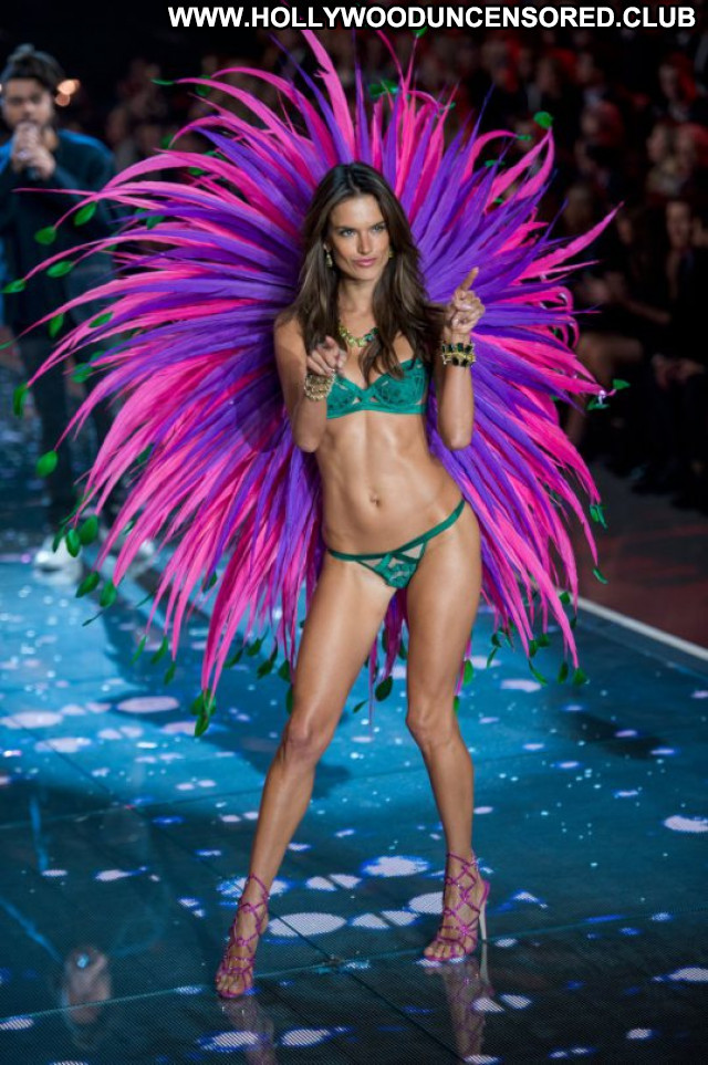 Alessandra Ambrosio No Source Fashion Beautiful Babe Posing Hot