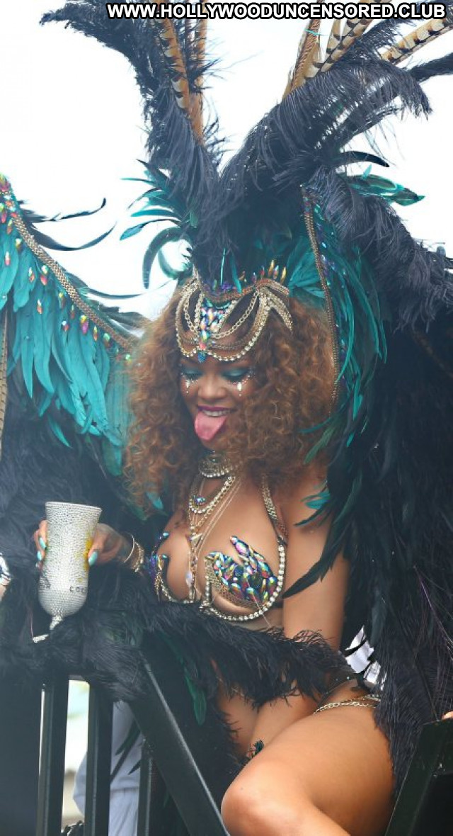 Rihanna No Source Posing Hot Babe Barbados Beautiful Celebrity