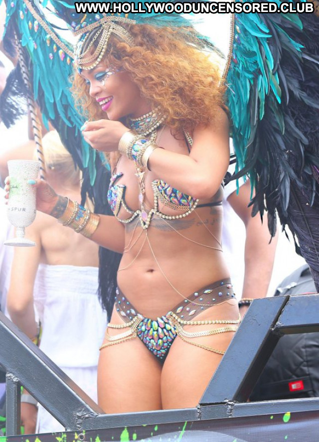Rihanna No Source Celebrity Posing Hot Barbados Beautiful Babe