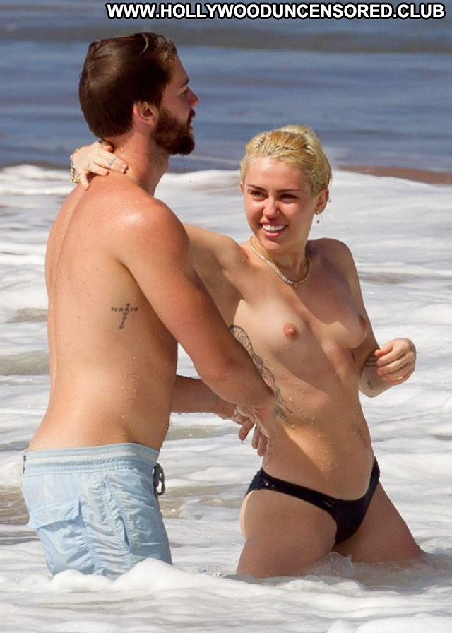 Miley Cyrus No Source Topless Babe Celebrity Paparazzi Beautiful