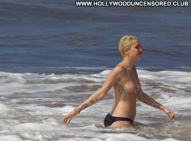 Miley Cyrus No Source Paparazzi Babe Topless Beautiful Posing Hot