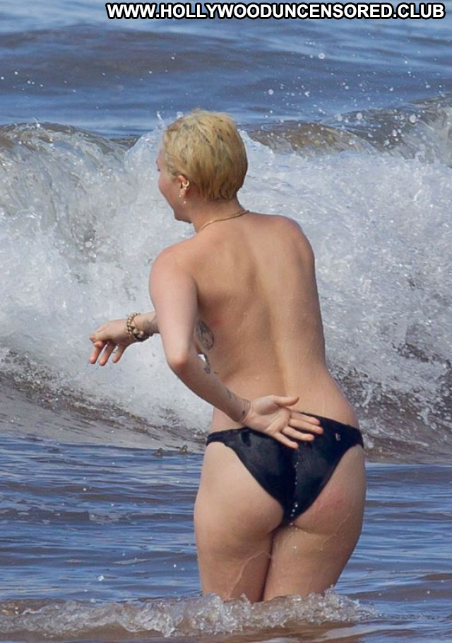 Miley Cyrus No Source Paparazzi Topless Celebrity Babe Posing Hot