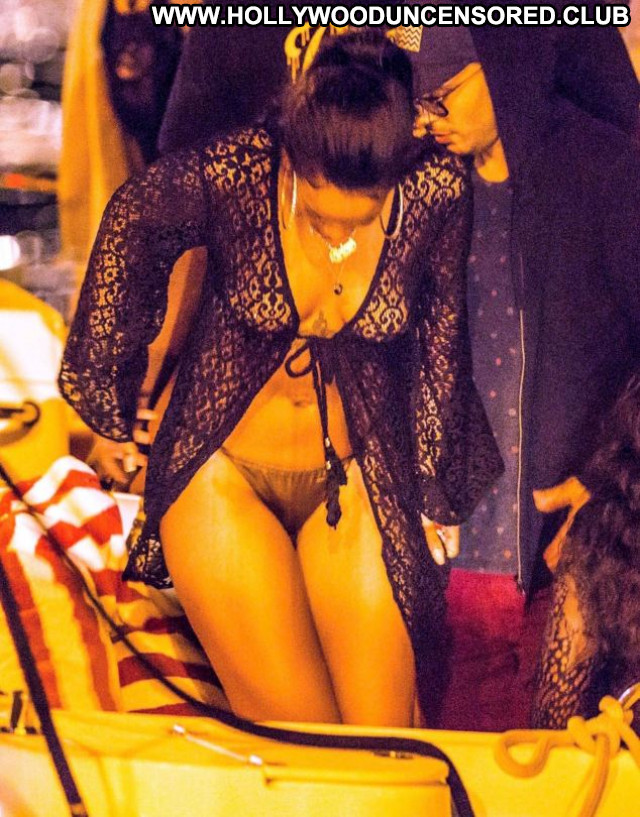 Rihanna No Source Braless Babe Celebrity Candids Beautiful Posing Hot