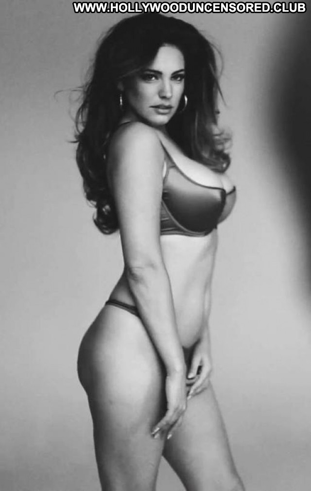 Kelly Brook No Source Celebrity Babe Posing Hot Calendar Beautiful