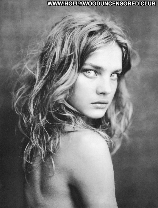 Natalia Vodianova Posing Hot Straight Babe Beautiful Nude Celebrity