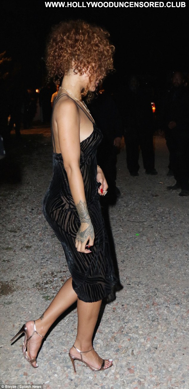 Rihanna No Source Ebony Beautiful Posing Hot Celebrity Babe Booty See