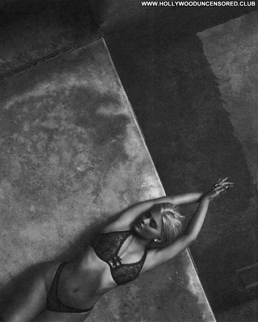 Kylie Jenner Posing Hot Straight Beautiful Babe Celebrity Hot American Sexy Reality Nice Model