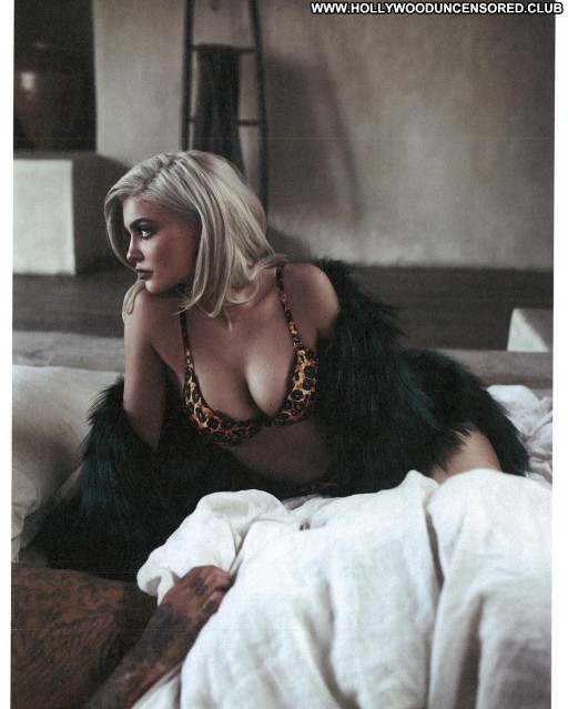 Kylie Jenner Posing Hot Straight Beautiful Babe Celebrity Hot American Sexy Reality Nice Model
