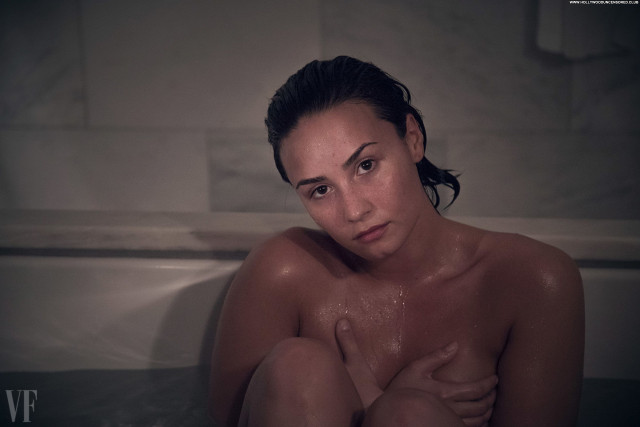 Demi Lovato Vanity Fair  Babe Celebrity Singer Nude Posing Hot