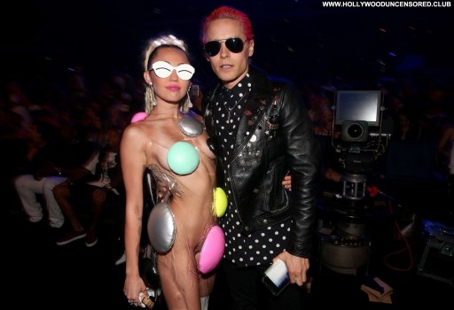 Miley Cyrus Sexy Babe Posing Hot Celebrity Straight Actress American Beautiful