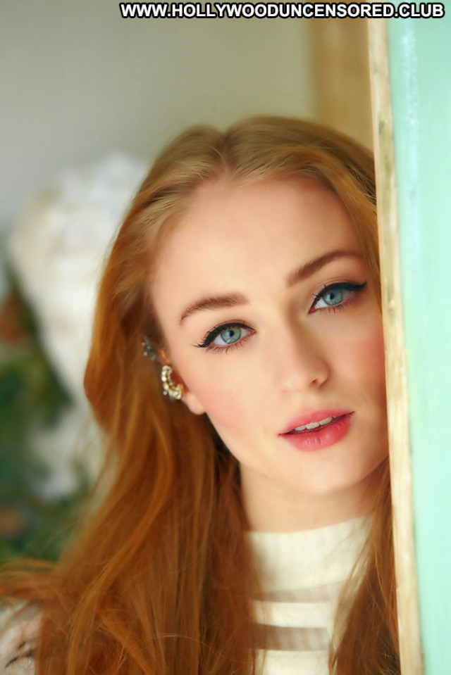 Sophie Turner Babe Celebrity Beautiful Posing Hot Actress Hot Female