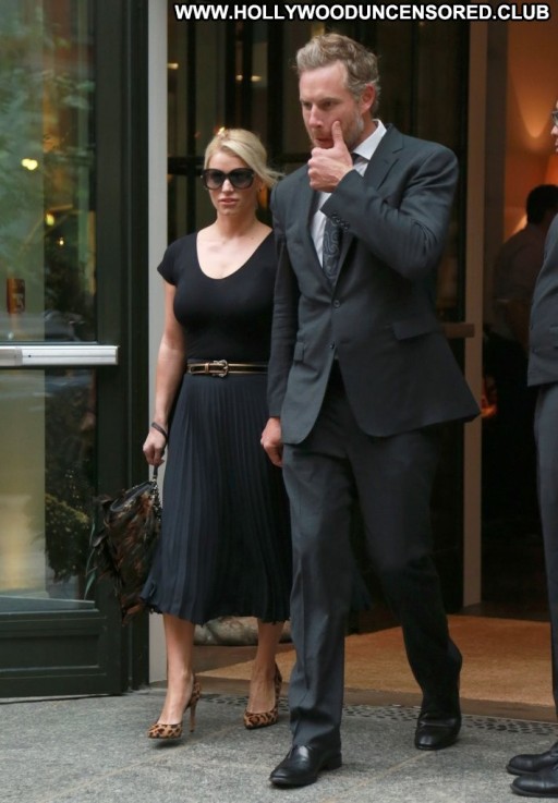 Jessica Posing Hot Beautiful Babe Straight Celebrity