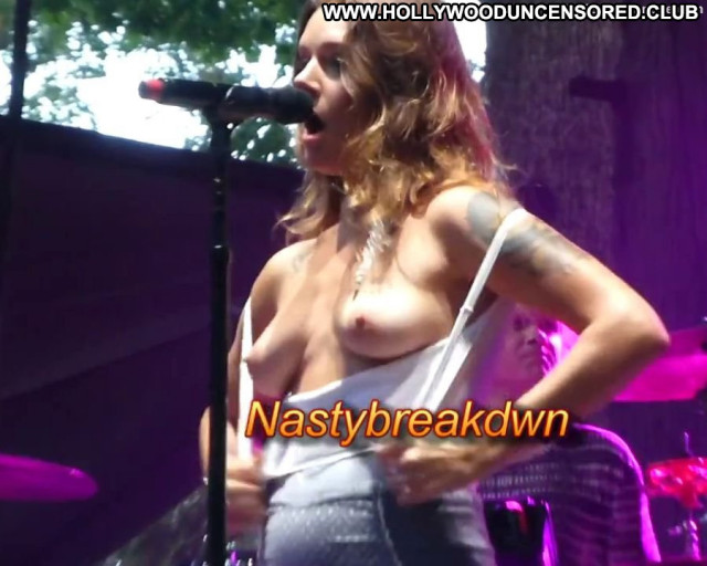 Tove Lo The Moment Flashing Posing Hot Topless Big Tits Stage Breasts