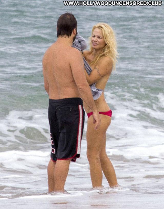 Pamela Anderson No Source Toples Celebrity French Beach Posing Hot