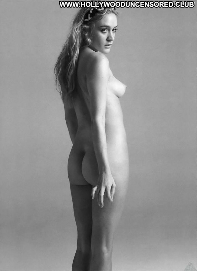 Chloe Sevigny Black And White Black Posing Hot Babe Beautiful