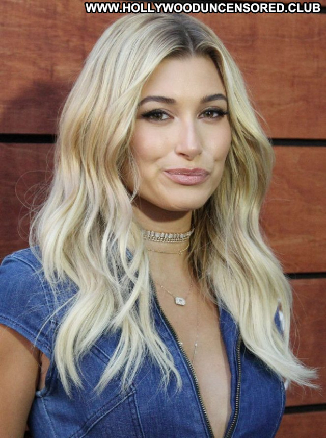 Hailey Baldwin Los Angeles Babe Beautiful Posing Hot Los Angeles