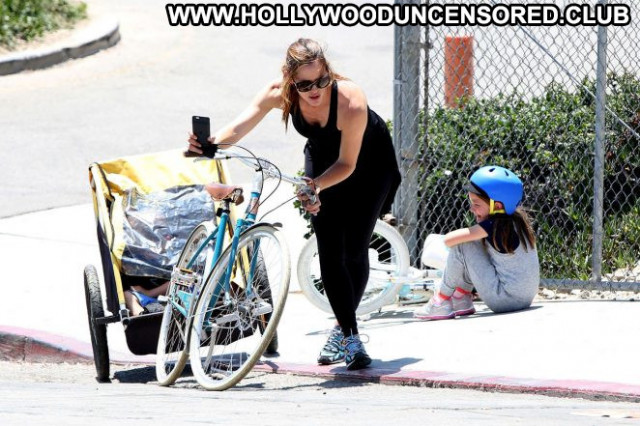 Jennifer Garner Bike Paparazzi Beautiful Posing Hot Babe Celebrity