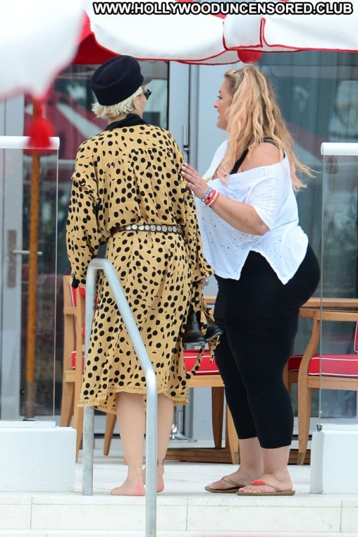 Rita Ora Straight Beautiful Posing Hot Paparazzi Bikini Babe Celebrity