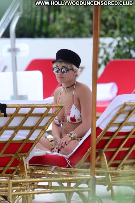 Rita Ora Straight Beautiful Posing Hot Paparazzi Bikini Babe Celebrity