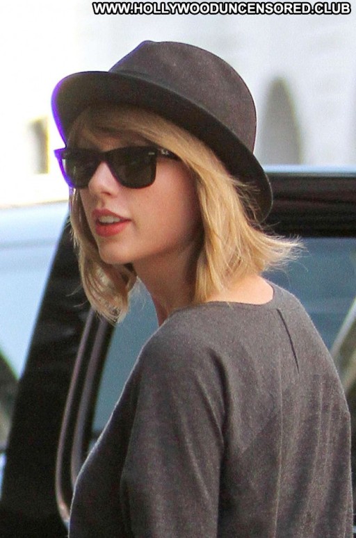 Taylor Swift Paparazzi Beautiful Nyc Posing Hot Straight Celebrity Babe