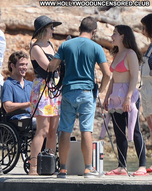 Emilia Clarke Celebrity Beautiful Paparazzi Babe Posing Hot Straight