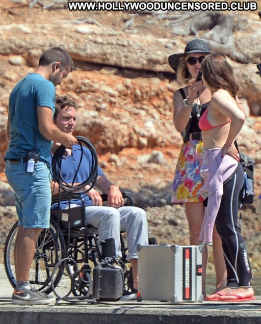 Emilia Clarke Celebrity Beautiful Paparazzi Babe Posing Hot Straight