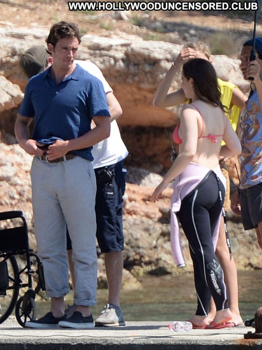 Emilia Clarke Celebrity Beautiful Paparazzi Babe Posing Hot Straight