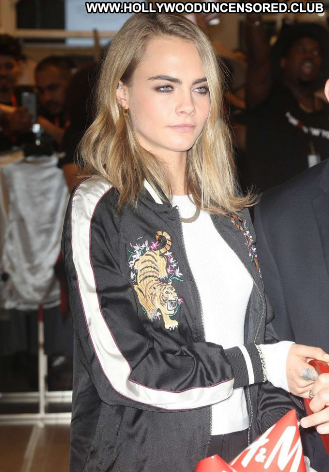 Cara Delevingne Beautiful Nyc Celebrity Posing Hot Paparazzi Babe