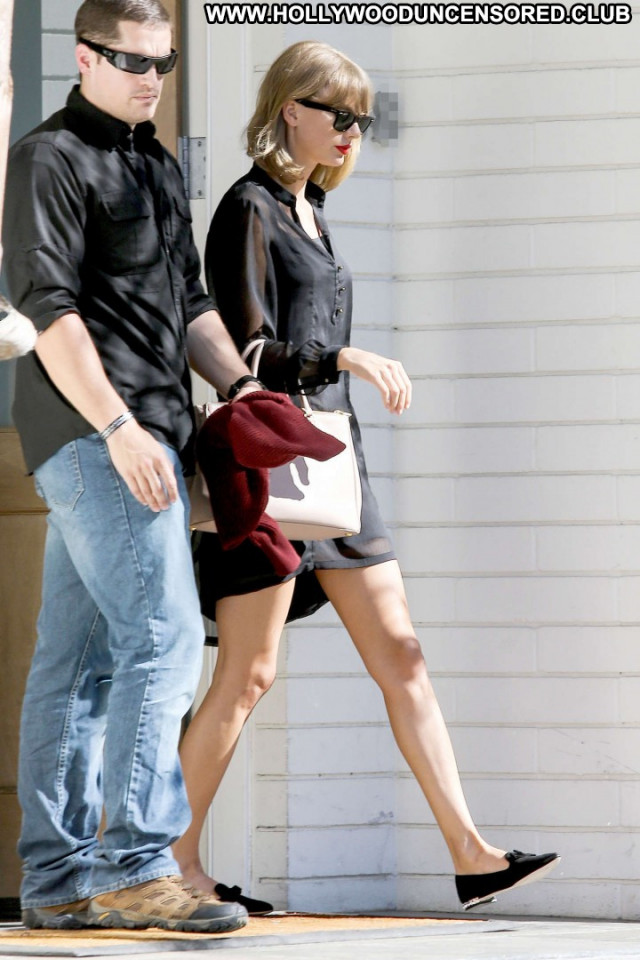 Taylor Swift Beverly Hills Beautiful Celebrity Paparazzi Babe Posing