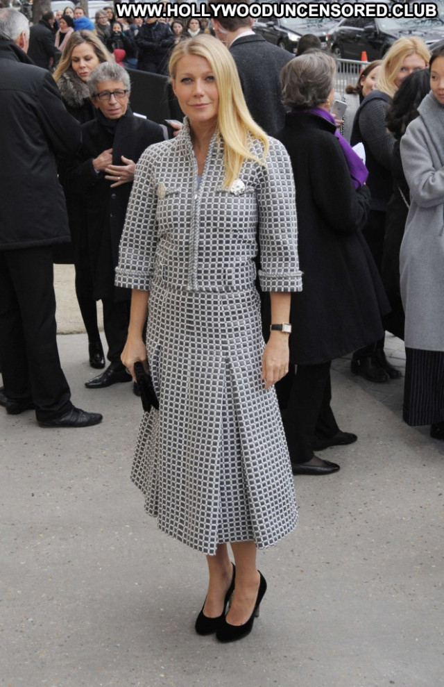 Gwyneth Paltrow Fashion Show Paris Fashion Celebrity Posing Hot