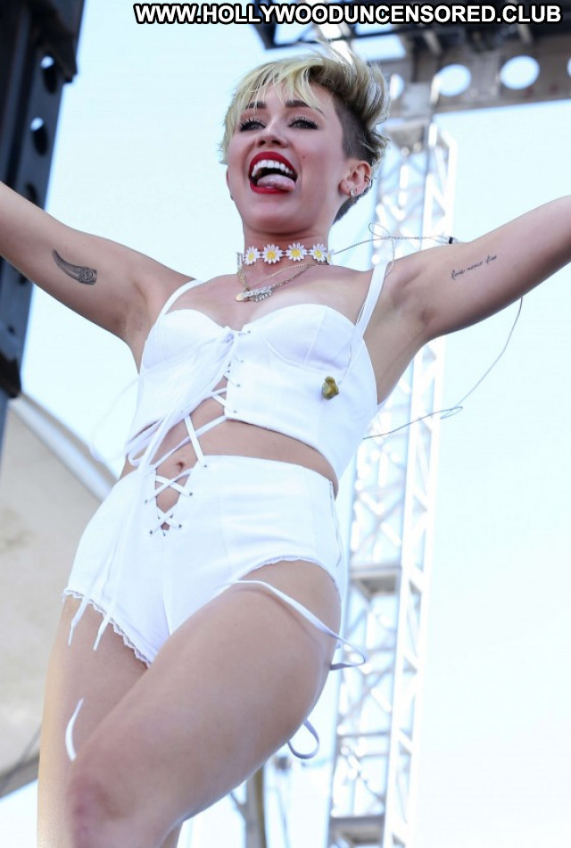 Miley Cyrus Babe Paparazzi Posing Hot Celebrity Beautiful Hd Hot