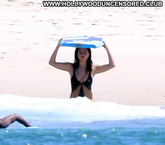 Selena Gomez Posing Hot Celebrity Beach Beautiful Paparazzi Mexico