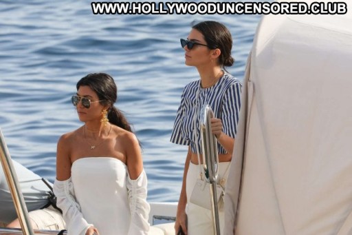 Kourtney Kardashia Paparazzi Hotel Straight Posing Hot Celebrity Babe Hot Beautiful