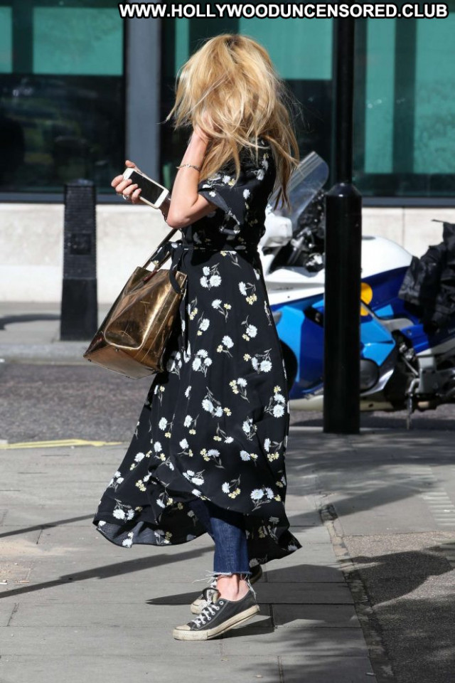 Fearne Cotton No Source Celebrity London Paparazzi Posing Hot Babe