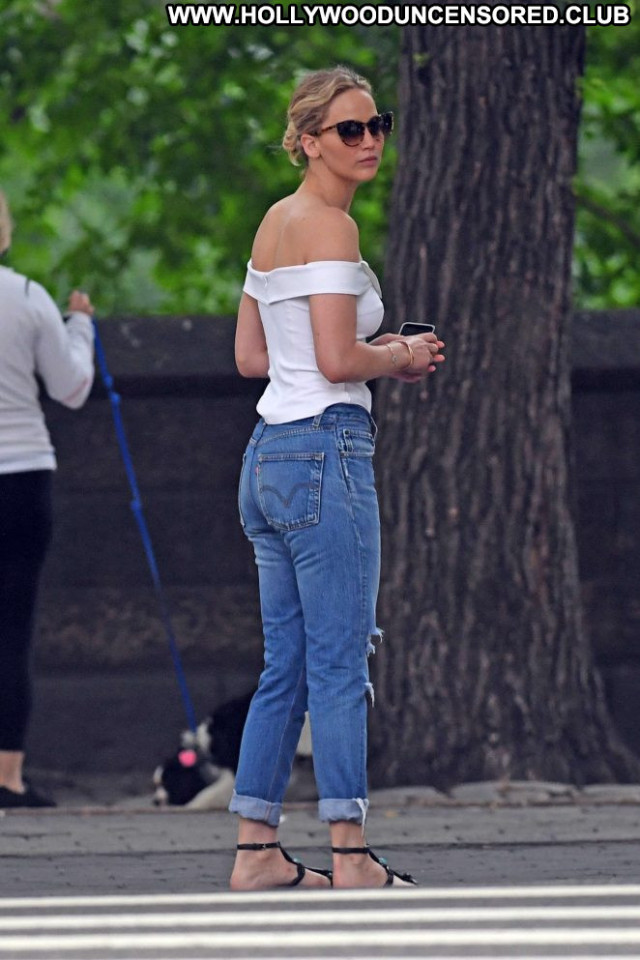 Jennifer Lawrence New York Babe Beautiful New York Posing Hot Park