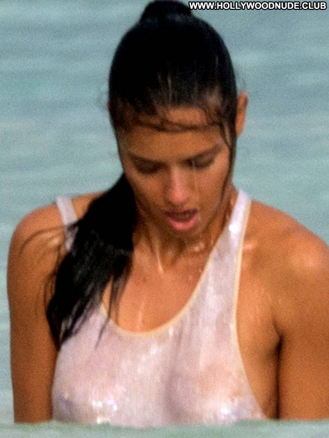 Isabella Buscemi Nude Wet T