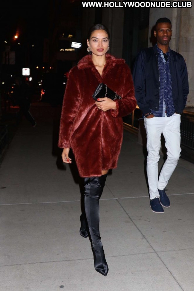 Shanina Shaik No Source Posing Hot Beautiful Paparazzi Nyc Celebrity