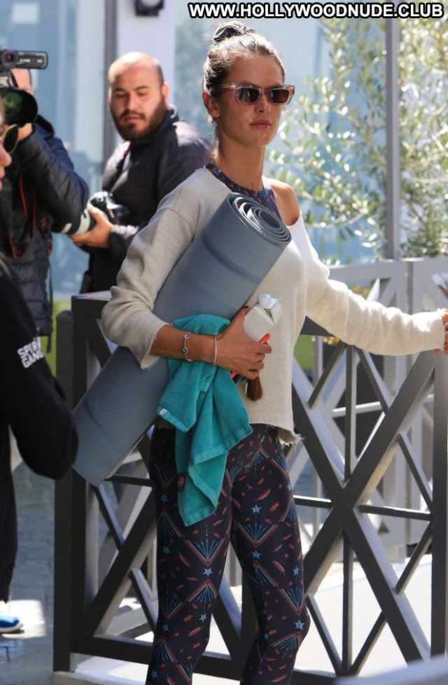 Alessandra Ambrosio Yoga Class  Babe Posing Hot Paparazzi Celebrity