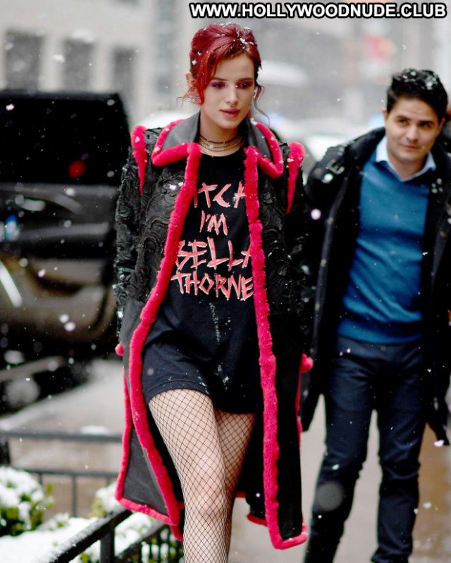Bella Thorne New York New York Posing Hot Beautiful Paparazzi Babe