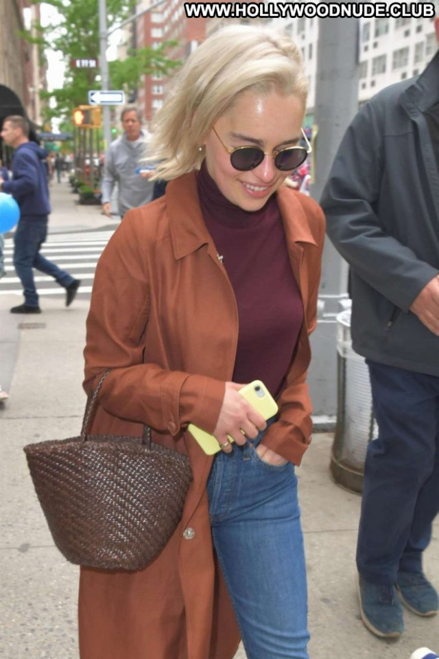 Emilia Clarke New York Hot Babe Beautiful Posing Hot Paparazzi Hotel