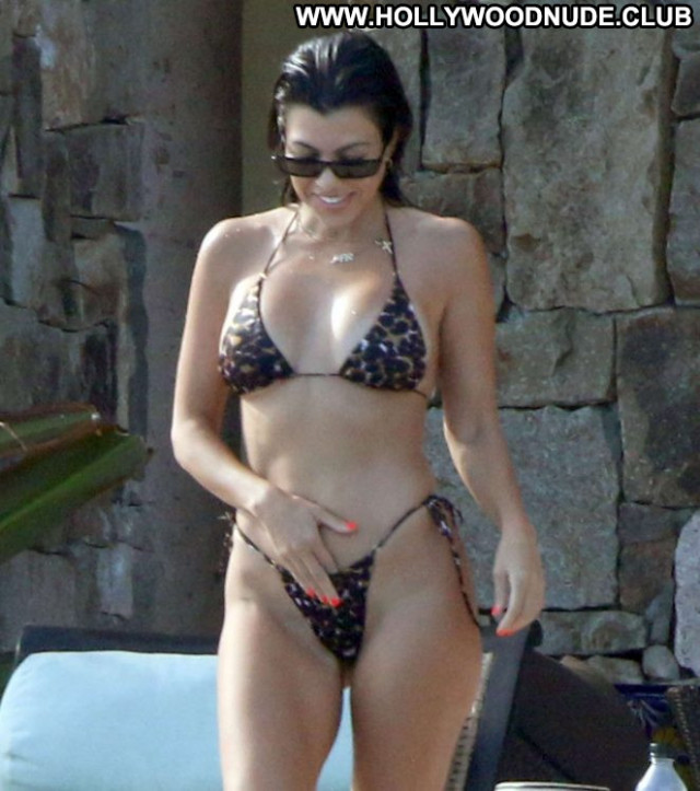 Kourtney Kardashia No Source Posing Hot Bikini Celebrity Mexico Babe