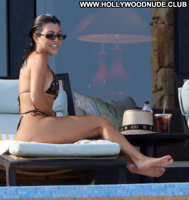 Kourtney Kardashia No Source Mexico Posing Hot Celebrity Beautiful